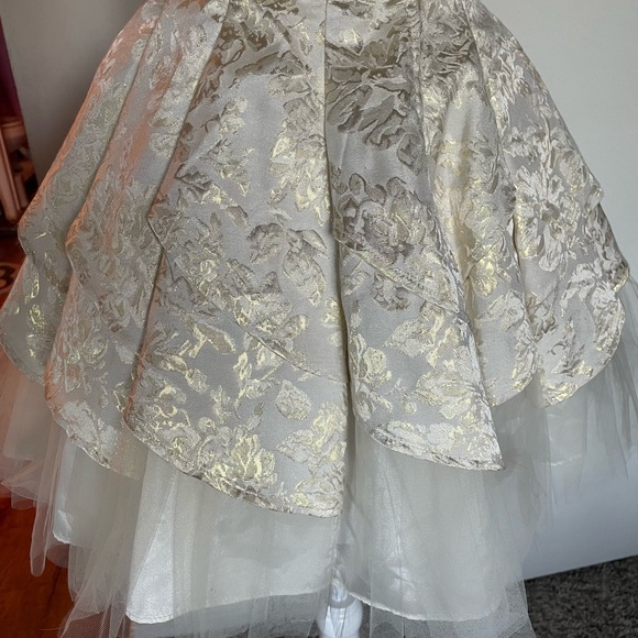 Pleated Prom Dress Cream with Golden Detail - Picture 5 of 6